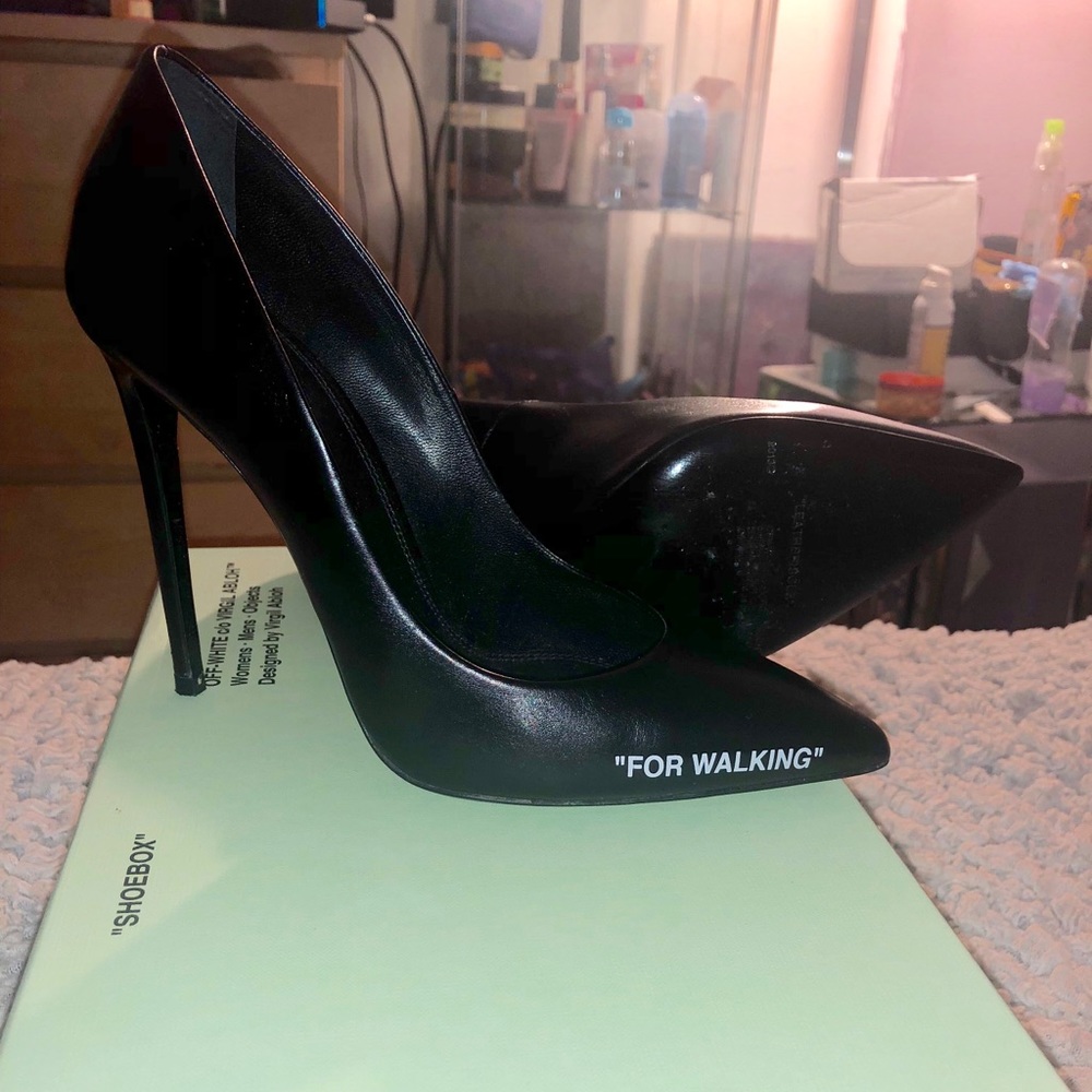 OFF-WHITE PUMPS